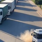 Rua no Gama com buracos no asfalto e calçadas quebradas, ilustrando falta de infraestrutura e transtornos diários.