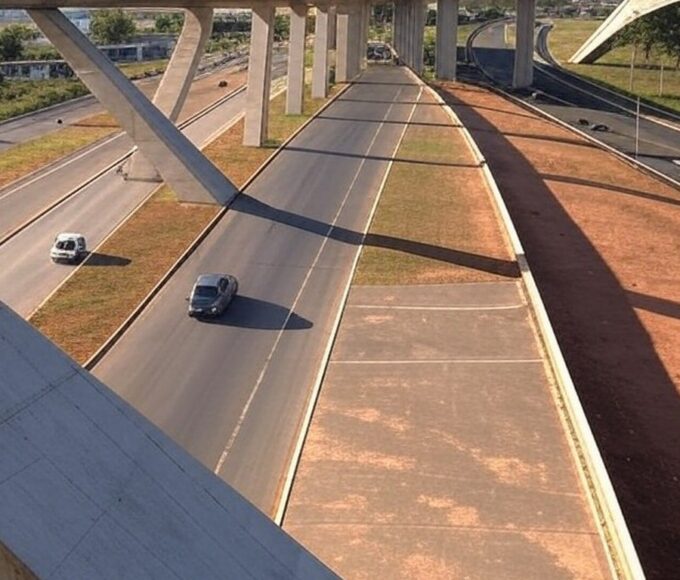 Viaduto no Recanto das Emas, DF, reduzindo congestionamentos e melhorando mobilidade urbana em 2026.