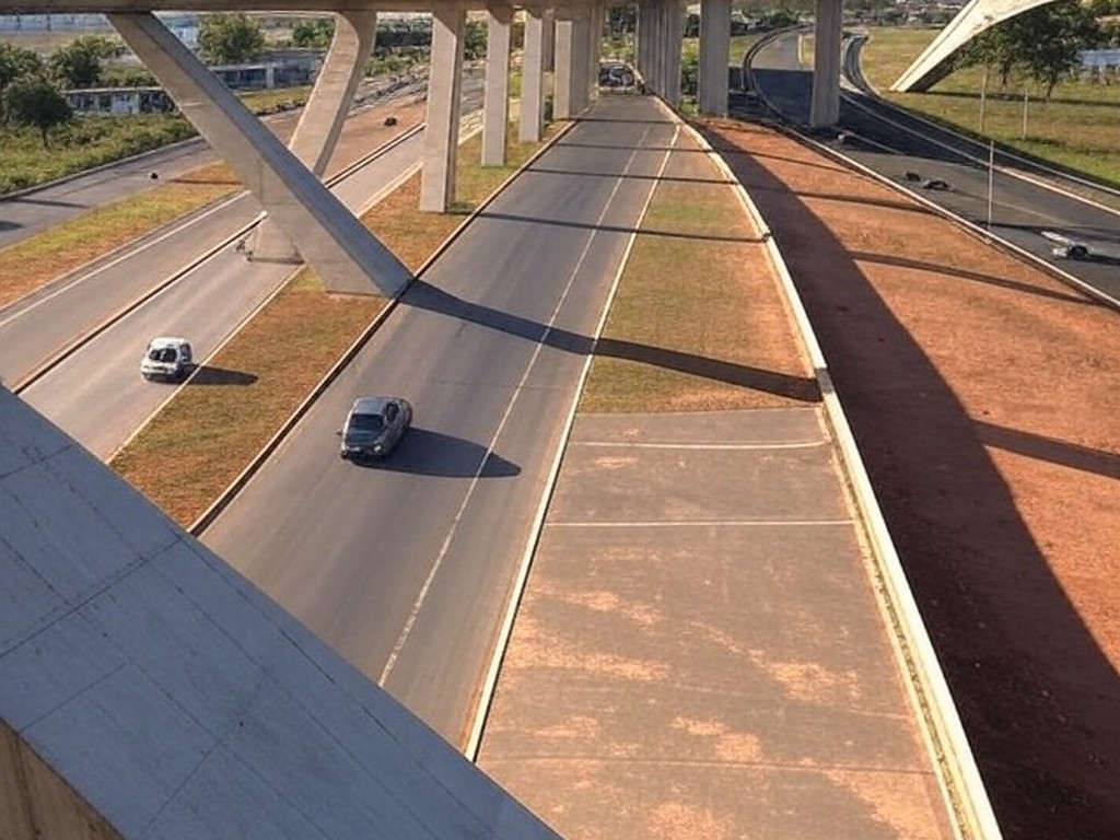 Viaduto no Recanto das Emas, DF, reduzindo congestionamentos e melhorando mobilidade urbana em 2026.
