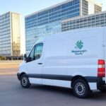 Van de atendimento itinerante da Neoenergia Brasília em rua do Distrito Federal.