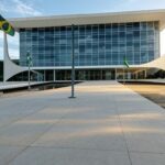 Edifício do STF em Brasília, simbolizando agendamento de julgamento de embargos por Alexandre de Moraes para fevereiro.