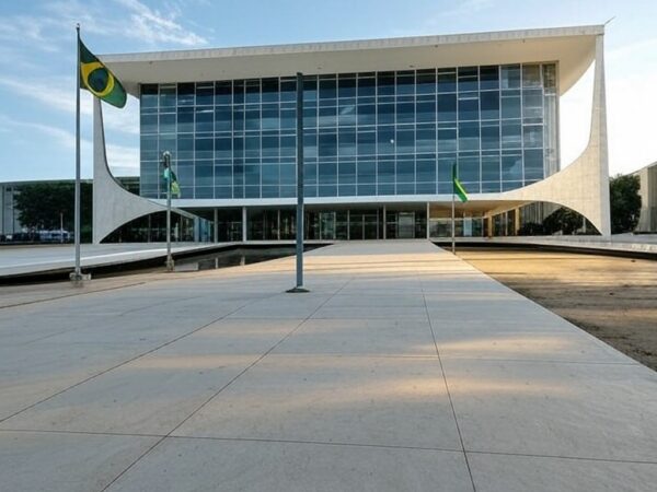 Edifício do STF em Brasília, simbolizando agendamento de julgamento de embargos por Alexandre de Moraes para fevereiro.