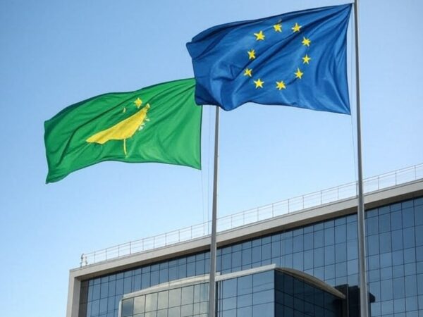Bandeiras da UE e Mercosul em frente ao Palácio do Itamaraty em Brasília, simbolizando acordo de livre-comércio.