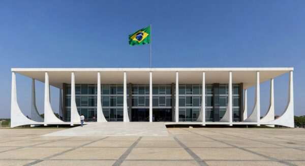 Edifício do STF em Brasília, representando decisão judicial sobre negação de mensagens de Vorcaro por Alexandre de Moraes.