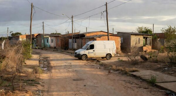 Van itinerante da Caesb em Brasília para atendimento no DF