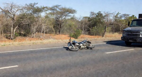 Colisão entre motocicleta e caminhão no Gama, Brasília