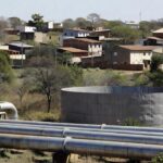 Reservatório e tubulações de água em Gama, DF