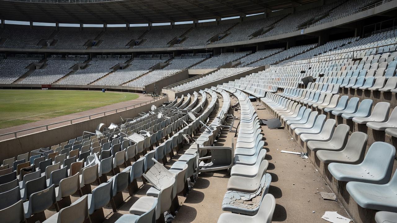 Estádio Bezerrão após brigas entre torcedores de Gama e Capital