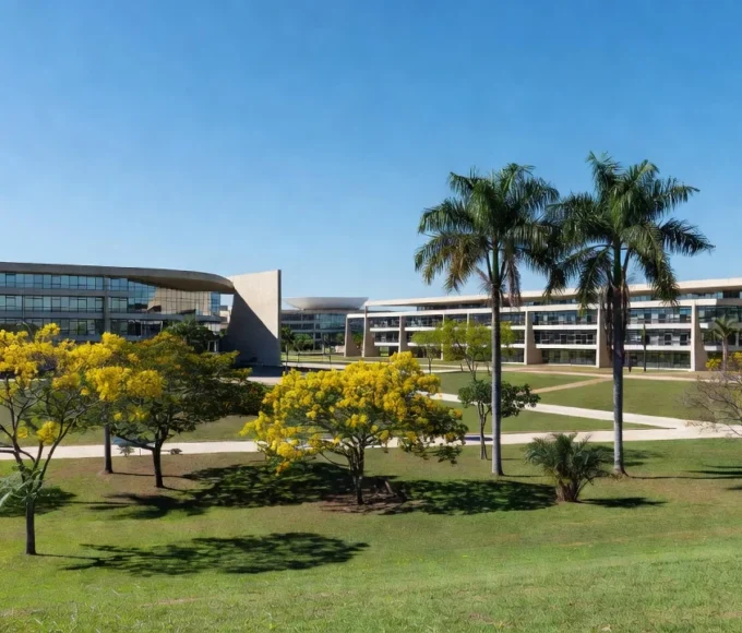 Campus da UnDF com expansão paralisada e prédios inacabados