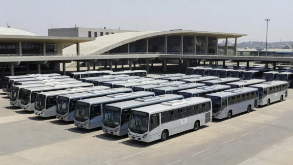 Frota de ônibus de transporte público em terminal de Brasília
