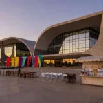 Edifício do Sesc-DF em Brasília durante evento pelos 80 anos do Sistema Comércio