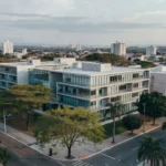 Centro de saúde especializado para idosos em paisagem urbana do sul do Brasil