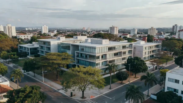 Centro de saúde especializado para idosos em paisagem urbana do sul do Brasil