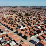 Bairro residencial na região sul com moradias e lotes para regularização