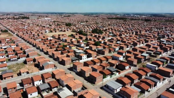 Bairro residencial na região sul com moradias e lotes para regularização